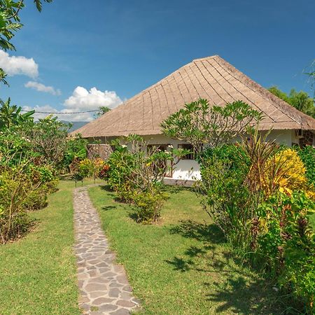 Absolute Beach Front Villa Umeanyar Exterior foto
