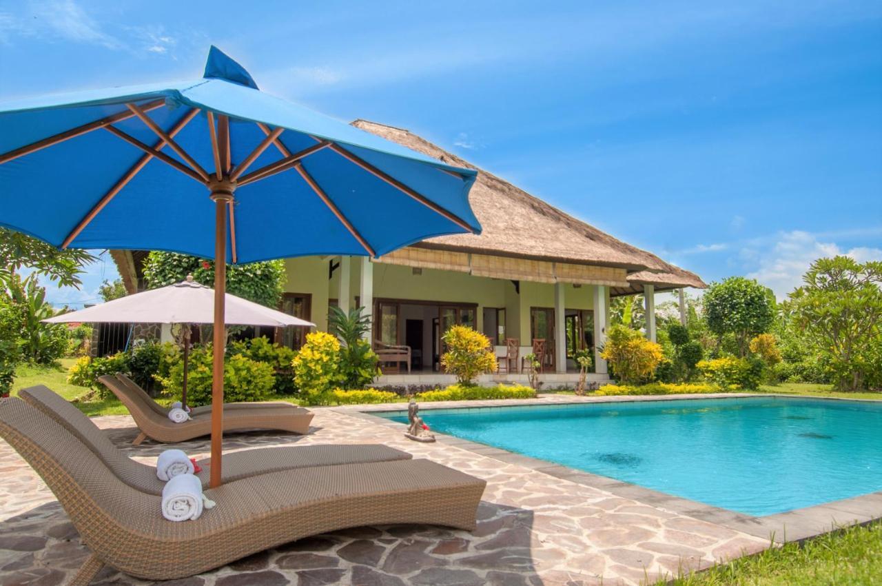 Absolute Beach Front Villa Umeanyar Exterior foto