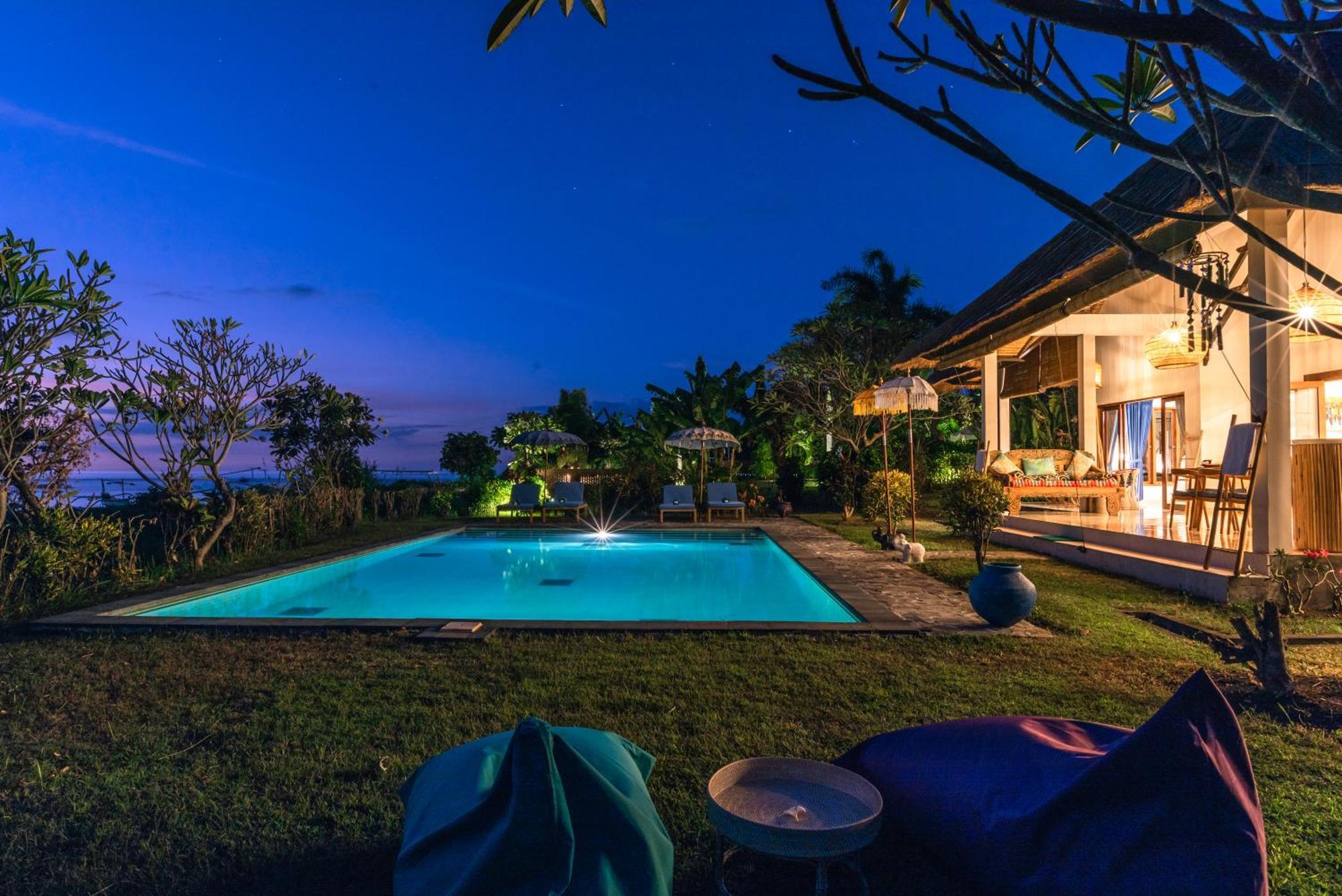 Absolute Beach Front Villa Umeanyar Exterior foto