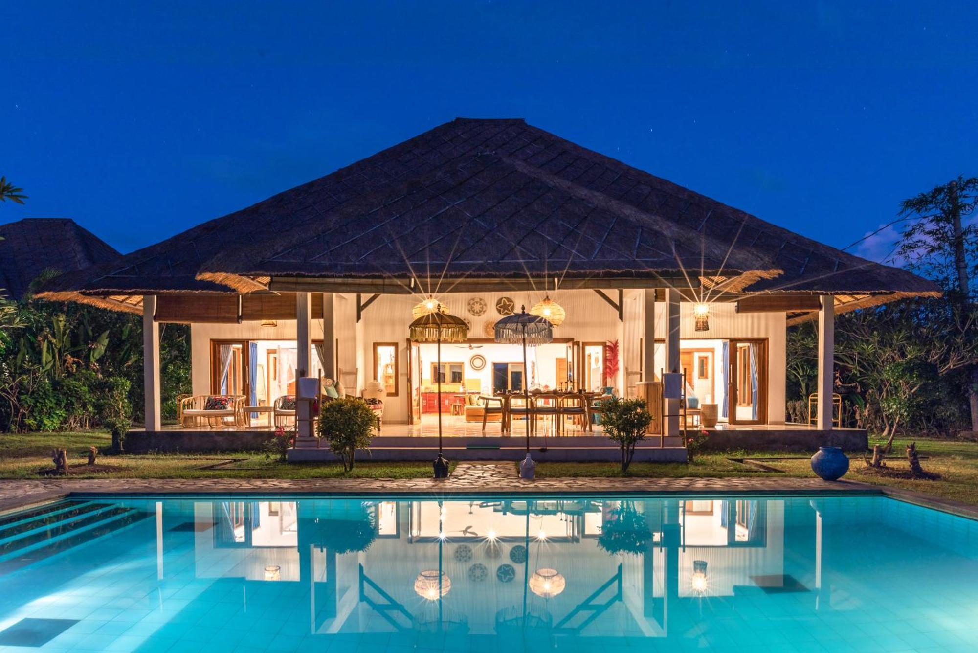 Absolute Beach Front Villa Umeanyar Exterior foto